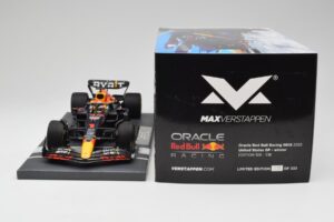 Red Bull RB18 Oracle #1 M. Verstappen US GP 2022 Winner Minichamps 1:18 113221901 Vaik - pilt 6/7