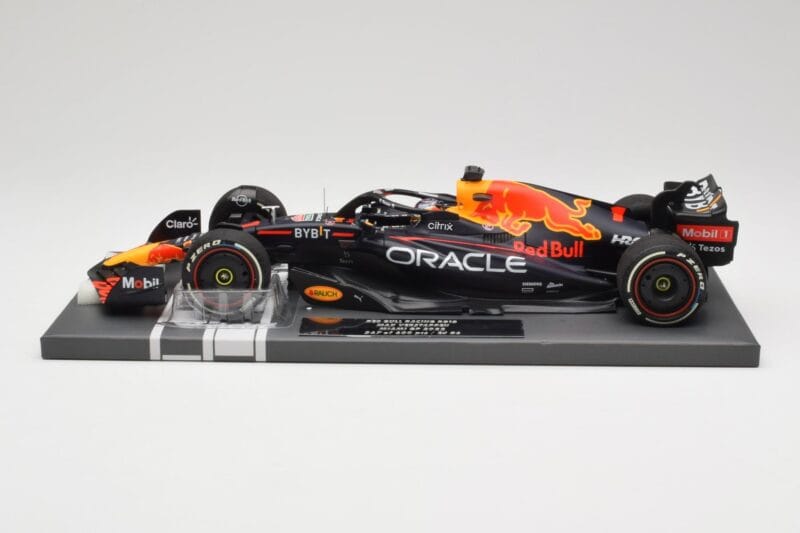 Red Bull RB18 #1 M. Verstappen Miami GP 2022 Winner Minichamps 1:18 113220301 Vaik