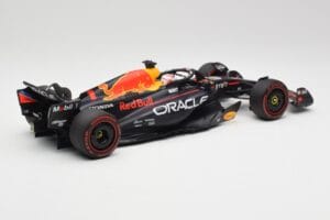 Red Bull RB19 #1 M. Verstappen Qatar Sprint Race 2nd WC 2023 Minichamps 1:18 110231801 Metall - pilt 2/6