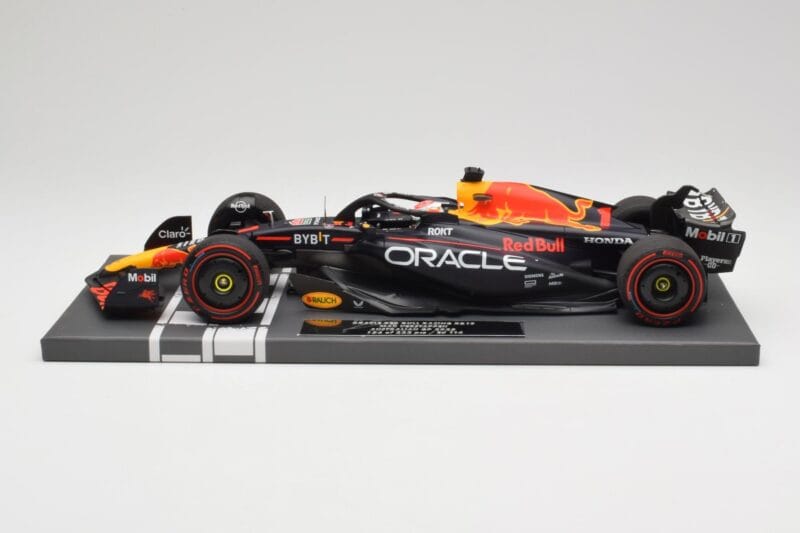 Red Bull RB19 Oracle #1 M. Verstappen Australian GP 2023 Winner Minichamps 1:18 113230301 Vaik