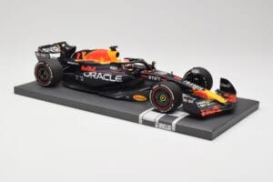 Red Bull RB19 Oracle #1 M. Verstappen Bahrain GP 2023 Winner Minichamps 1:18 113230201 Vaik - pilt 4/7