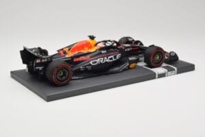 Red Bull RB19 Oracle #1 M. Verstappen British GP 2023 Winner Minichamps 1:18 113231101 Vaik - pilt 3/7
