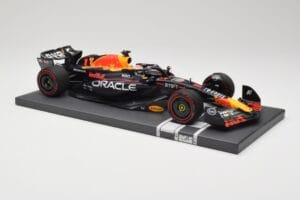 Red Bull RB19 Oracle #1 M. Verstappen British GP 2023 Winner Minichamps 1:18 113231101 Vaik - pilt 4/7