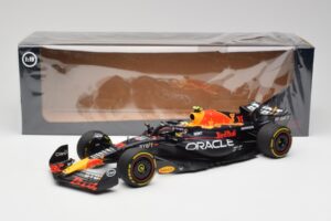 Red Bull RB19 #11 S. Perez Italian GP 2nd 2023 Minichamps 1:18 110231511 Metall - pilt 2/6