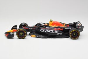Red Bull RB19 #11 S. Perez Italian GP 2nd 2023 Minichamps 1:18 110231511 Metall - pilt 3/6