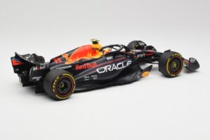 Red Bull RB19 #11 S. Perez Italian GP 2nd 2023 Minichamps 1:18 110231511 Metall - pilt 5/6