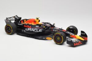Red Bull RB19 #11 S. Perez Italian GP 2nd 2023 Minichamps 1:18 110231511 Metall - pilt 6/6