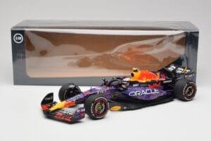 Red Bull RB19 #11 S. Perez Las Vegas GP 3rd 2023 Minichamps 1:18 110232211 Metall - pilt 6/6
