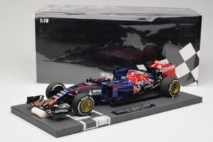 Scuderia Toro Rosso STR10 Renault #33 M. Verstappen Australian GP 2015 Minichamps 1:18 117150033 Vaik - pilt 7/7
