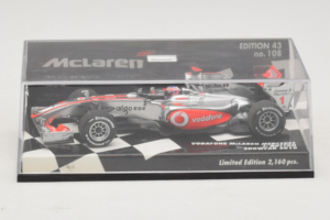 Vodafone McLaren Mercedes MP4-25 J. Button F1 Showcar 2010 Minichamps 1:43 530104371 Metall - pilt 5/5