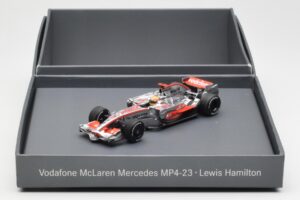 McLaren MP4-23 Mercedes #22 L. Hamilton F1 World Champion 2008 Minichamps 1:43 B66962422 Metall - pilt 4/4