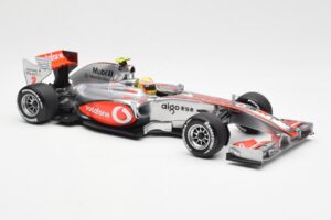 Vodafone McLaren Mercedes MP4-25 #3 L. Hamilton F1 Showcar 2010 Minichamps 1:18 530101872 Metall - pilt 4/6