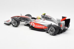 Vodafone McLaren Mercedes MP4-25 #3 L. Hamilton F1 Showcar 2010 Minichamps 1:18 530101872 Metall - pilt 5/6