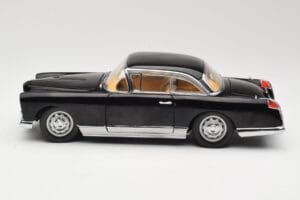 Facel Vega HK500 Must Sun Star 1:18 3751 Metall - pilt 4/8