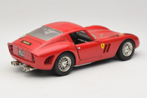 Ferrari 250 GTO Punane Bburago 1:18 B003 Metall - pilt 3/8