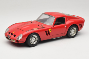 Ferrari 250 GTO Punane Bburago 1:18 B003 Metall