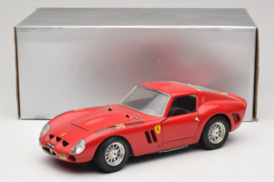 Ferrari 250 GTO Punane Bburago 1:18 B003 Metall - pilt 8/8