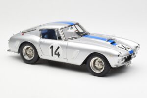 Ferrari 250 GT SWB #14 P. Noblet / J. Guichet Team Noblet 3rd Place 24 Hours of Le Mans 1961 CMC 1:18 M-079 Metall - pilt 4/6