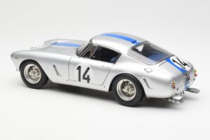 Ferrari 250 GT SWB #14 P. Noblet / J. Guichet Team Noblet 3rd Place 24 Hours of Le Mans 1961 CMC 1:18 M-079 Metall - pilt 5/6