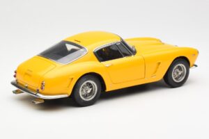 Ferrari 250 GT SWB Kollane CMC 1:18 M-054 Metall - pilt 2/6