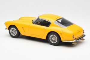Ferrari 250 GT SWB Kollane CMC 1:18 M-054 Metall - pilt 5/6