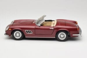 Ferrari 250 GT California Spider LWB Tumepunane Hot Wheels 1:18 25727 Metall - pilt 4/8