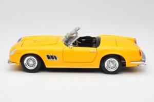Ferrari 250 GT California Spider Kollane Hot Wheels 1:18 23905 Metall - pilt 4/8