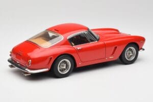Ferrari 250 GT SWB Punane CMC 1:18 M-046 Metall - pilt 2/6