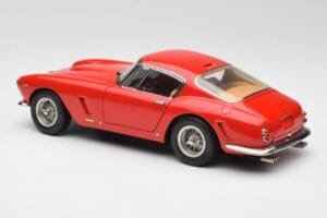 Ferrari 250 GT SWB Punane CMC 1:18 M-046 Metall - pilt 5/6