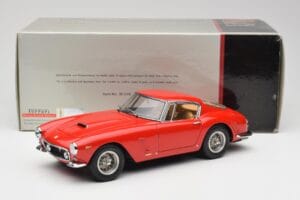 Ferrari 250 GT SWB Punane CMC 1:18 M-046 Metall - pilt 6/6