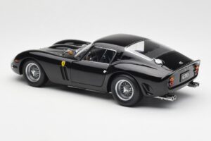 Ferrari 250 GTO Must Kyosho 1:18 08431BK Metall - pilt 7/8