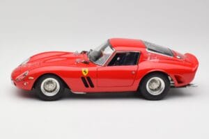 Ferrari 250 GTO London Show Punane CMC 1:18 M-256 Metall - pilt 3/6