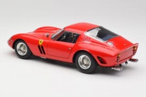 Ferrari 250 GTO London Show Punane CMC 1:18 M-256 Metall - pilt 5/6