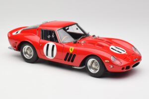 Ferrari 250 GTO #11 J. Surtees / M. Parkes Paris 1000km 1962 CMC 1:18 M-249 Metall - pilt 4/6