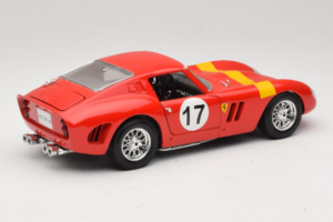 Ferrari 250 GTO #17 Bburago Sammlerborse Punane Bburago 1:18 3007-P1 Metall - pilt 3/8