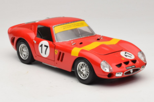 Ferrari 250 GTO #17 Bburago Sammlerborse Punane Bburago 1:18 3007-P1 Metall - pilt 6/8