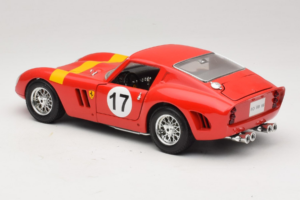 Ferrari 250 GTO #17 Bburago Sammlerborse Punane Bburago 1:18 3007-P1 Metall - pilt 7/8