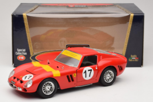 Ferrari 250 GTO #17 Bburago Sammlerborse Punane Bburago 1:18 3007-P1 Metall - pilt 8/8