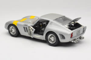 Ferrari 250 GTO #172 L. Bianchi / G. Berger Tour de France 1962 Hõbe Piiratud Väljaanne Bburago 1:18 3011-S1 Metall - pilt 5/8