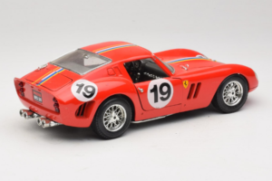 Ferrari 250 GTO #19 Punane Triibud 1962 Bburago 1:18 3011-P3 Metall - pilt 3/8