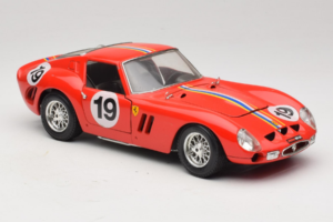 Ferrari 250 GTO #19 Punane Triibud 1962 Bburago 1:18 3011-P3 Metall - pilt 6/8