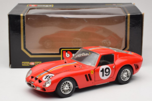 Ferrari 250 GTO #19 Punane Triibud 1962 Bburago 1:18 3011-P3 Metall - pilt 8/8