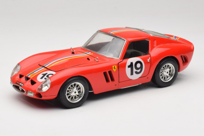 Ferrari 250 GTO #19 Punane Triibud 1962 Bburago 1:18 3011-P3 Metall