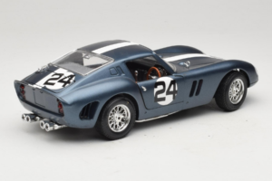 Ferrari 250 GTO #24 Sinine Valge Triip 1962 Bburago 1:18 3011-B2 Metall - pilt 3/8