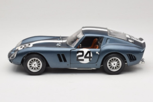 Ferrari 250 GTO #24 Sinine Valge Triip 1962 Bburago 1:18 3011-B2 Metall - pilt 4/8