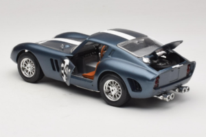Ferrari 250 GTO #24 Sinine Valge Triip 1962 Bburago 1:18 3011-B2 Metall - pilt 5/8