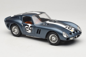 Ferrari 250 GTO #24 Sinine Valge Triip 1962 Bburago 1:18 3011-B2 Metall - pilt 6/8