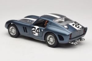 Ferrari 250 GTO #24 Sinine Valge Triip 1962 Bburago 1:18 3011-B2 Metall - pilt 7/8