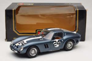 Ferrari 250 GTO #24 Sinine Valge Triip 1962 Bburago 1:18 3011-B2 Metall - pilt 8/8