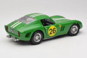 Ferrari 250 GTO #26 Roheline Valged Triibud 1962 Bburago 1:18 3011-G3 Metall - pilt 3/8